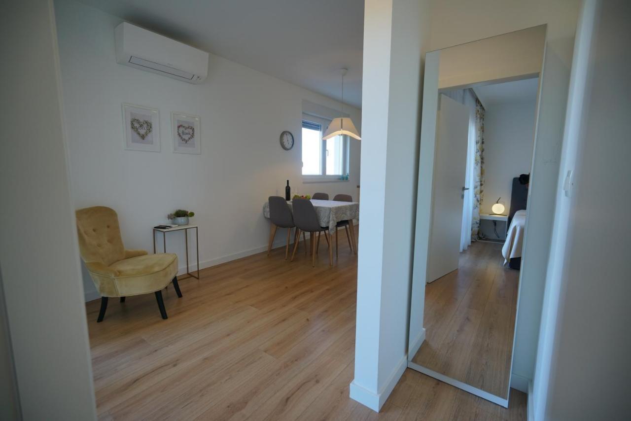 Apartment Perla Sukosan Bagian luar foto